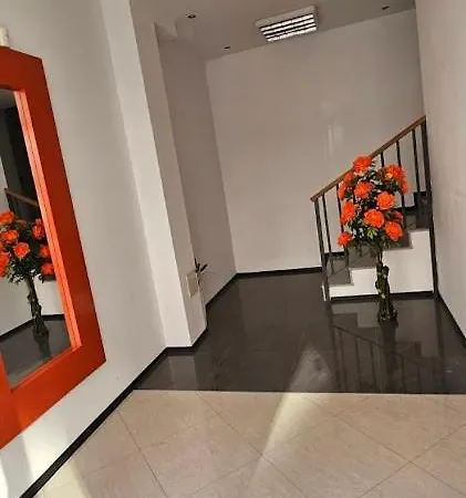 ゲストハウス библиотеката ポモリエ